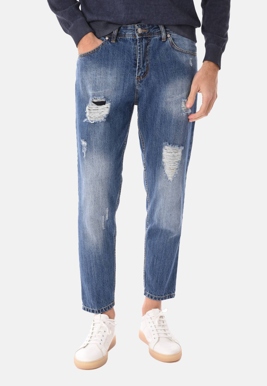 Jeans strappato capri
