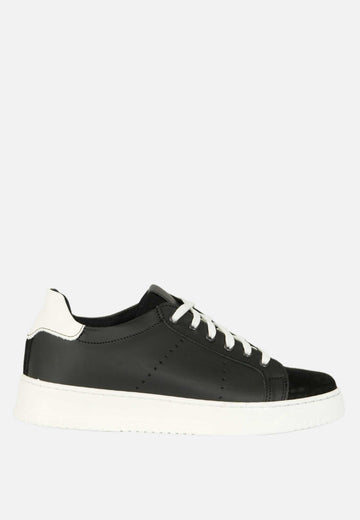 Sneakers dettaglio in camoscio