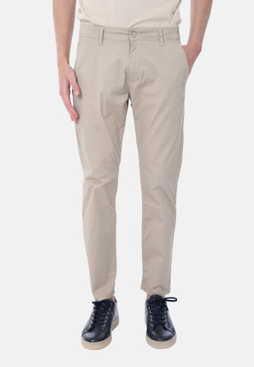 Pantaloni capri