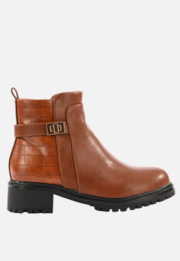 Bottine avec boucle et détail python