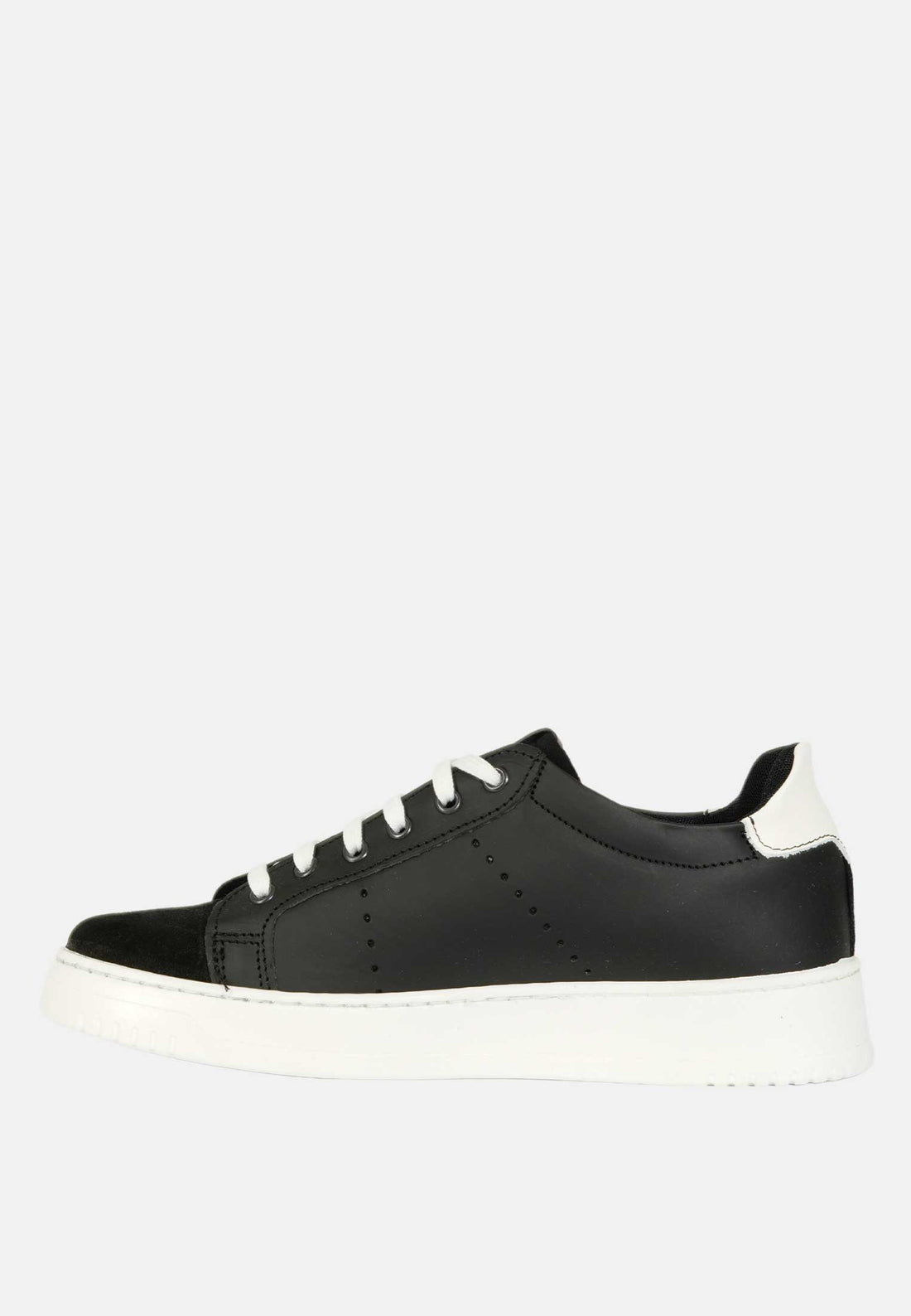 Sneakers dettaglio in camoscio
