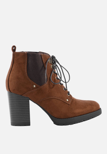 Scarpe con tacco stringate