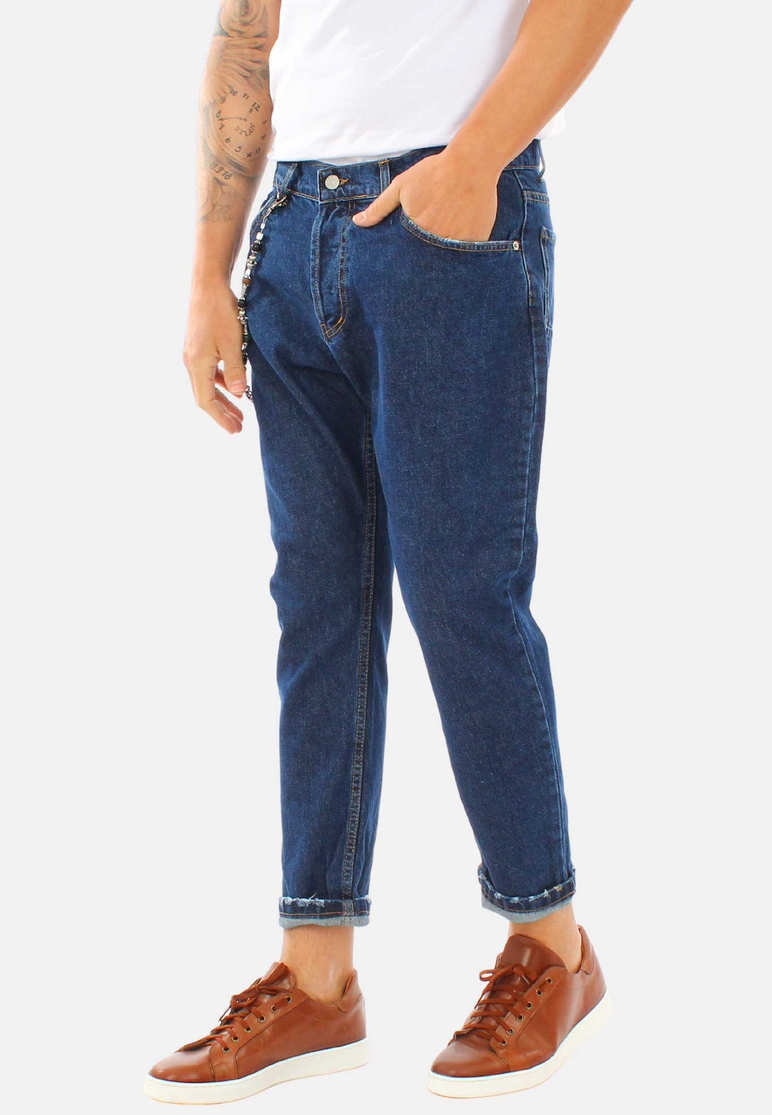 Jeans carrot fit con catena