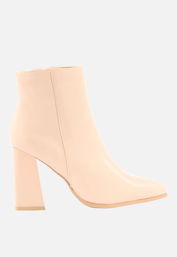 Pointed ankle boot