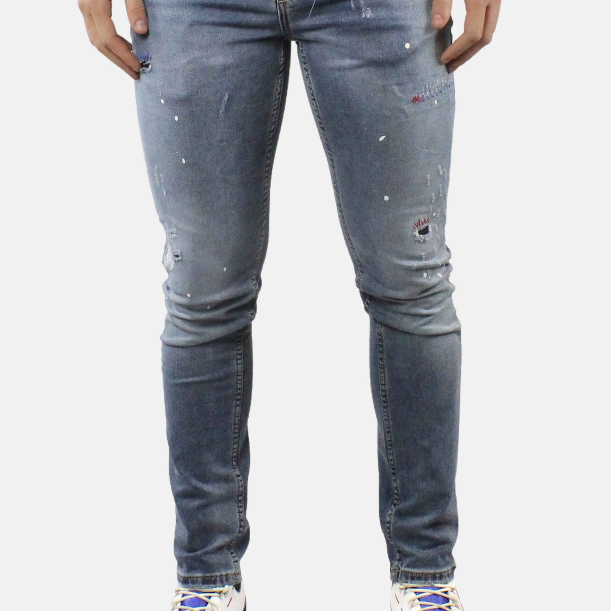Jeans chiaro con strappi e schizzi leggero