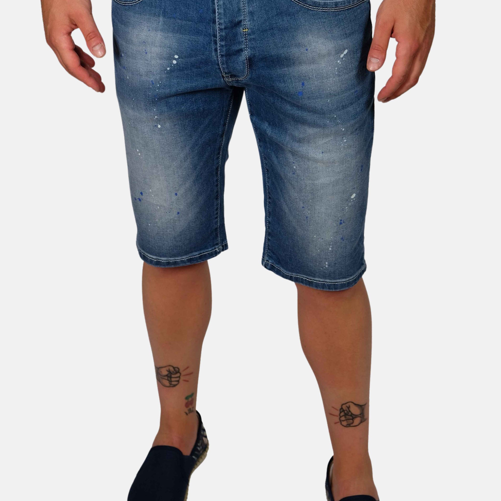 Pantaloni corti di jeans con schizzi di pittura
